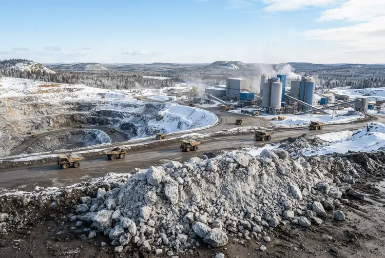 NAL-Mine in Québec: Elevra Lithium steigert Erzförderung auf Rekordniveau