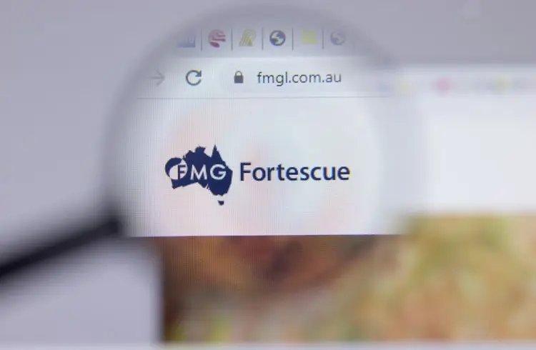 Fortescue steigert Eisenerz-Ausstoß und kürzt Projekte