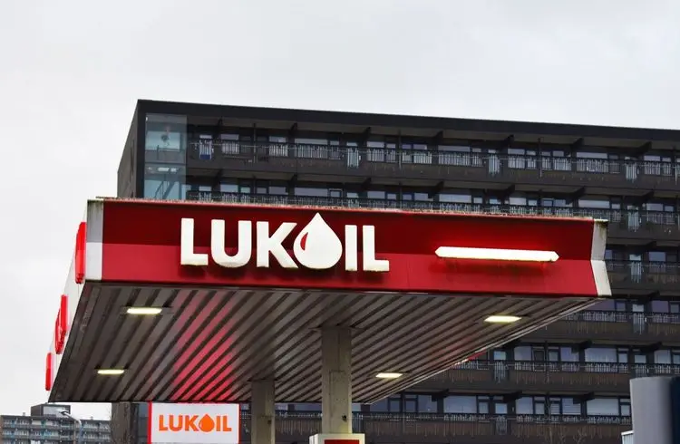 Carlyle prüft Kauf von Lukoil-Auslandsvermögen