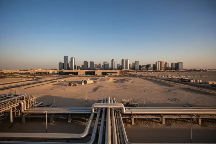 Saudi Aramco übertrifft Gewinnerwartungen und erhöht Dividende trotz Ölpreisrückgang