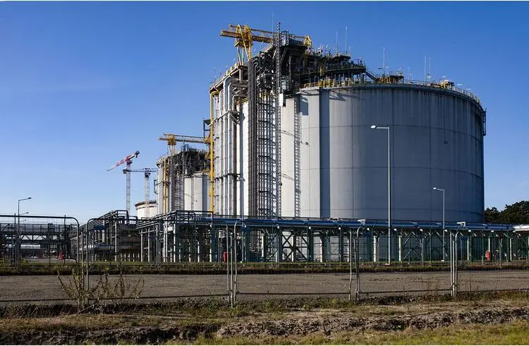 Beginn des LNG-Terminalbaus in Stade